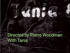 Брюнетка Tania Russof в лесу занимается анальным сексом с парнями