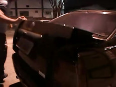 Горячие латиноамериканские мужчины ебут в жопу красивых девок