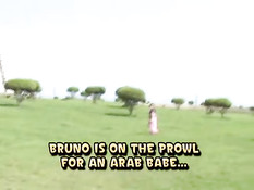 Девушка в арабском платье дрочит большими сиськами и сосёт член