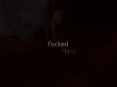 Молодой человек пальцами и языком стимулирует девчонке клитор