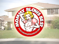 Блондинка с татуировками Sarah Jessie доводит до семяизвержения