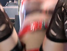 Мужик в облегающем костюме развязал и отодрал юную блондинку