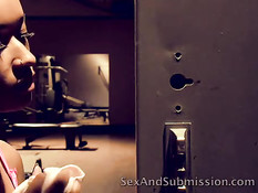 Преступник связал чёрную шлюху и жестоко отъебал в разных позах