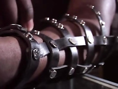 Мускулистый чёрный гей оттрахал в задницу японского любовника