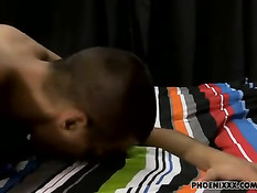 Мускулистый гей с татуировками дал отсосать и трахнул парня раком