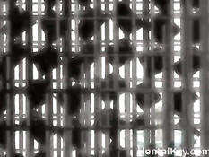 Связанной хентай девке всунули в анус фаллос и закапали воском