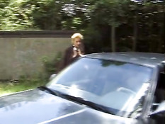 Зрелые немецкие дамы любят заниматься сексом на свежем воздухе