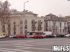 Бесстыжая шалава Bonnie Shai сосёт и ебётся в городском автобусе