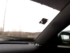Водитель отвёз молодую брюнетку за город и оттрахал в автомобиле