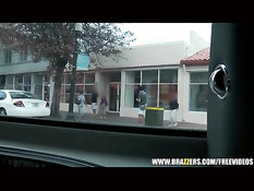 Две порнозвезды едут по городу в лимузине и трахаются с мужиком