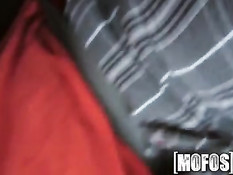 Парень привёз домой и оттрахал молодую брюнеточку Ariana Marie