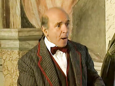 Брюнетка Erica Bella в старинном платье занимается сексом на людях