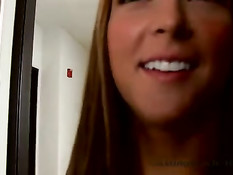 На порно кастинге девка сосала большой член и трахалась с негром