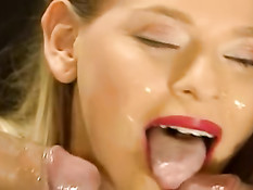 Групповое порно с участием развратной порнозвезды Victoria Swinger