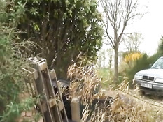 Французские свингеры едут в лес и занимаются сексом в автомобиле