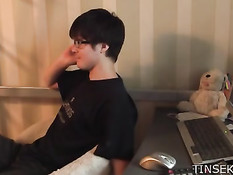 Парень позвал в гости молодую подружку и оттрахал в разных позах