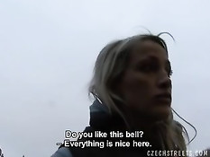 Чешская девушка сделала пареньку минет и трахнулась с ним раком