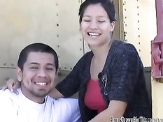 Молодая латиноамериканская пара впервые снимается в порно видео