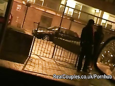 Пара занимается сексом в будке таксофона и в подъезде жилого дома