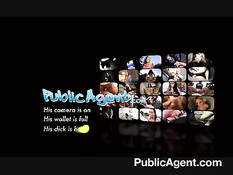 Снял на улице ночью молодую шалаву и дал ей отсосать свой член