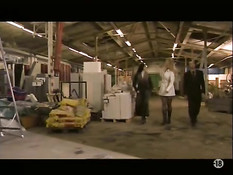 Французская начальница на складе занимается сексом с рабочими