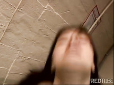 Мужчины оттрахали в подвале трёх сексуальных молодых девчонок