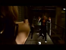 Девушке спец агенту часто приходится заниматься групповым сексом