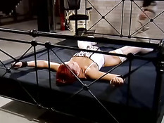 Две девки ласкают привязанную к кровати тёлку, а мужчина смотрит