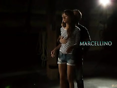 БДСМ, порка и секс раком жестокого мужчины с молодой девчонкой