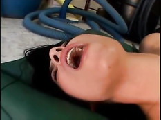 Сексуальные латинские девки любят отсасывать и получать а анал