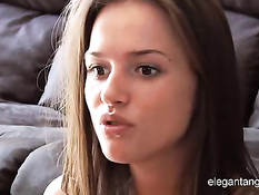 Девка в корсете и сетчатых чулках Tori Black ебётся с двумя парнями