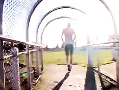 Два мускулистых гея делают друг другу анилингус и дрочат члены