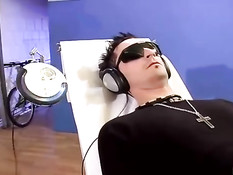 Рыжая девушка в красном латексном белье подрочила мужчине член