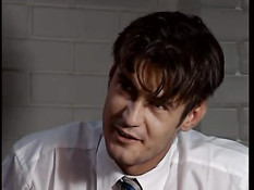 Итальянскую брюнетку ебут в жопу и делают двойное проникновение