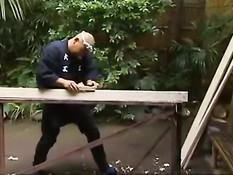 Японская женщина делает минет возбуждённому мужчине в кимоно