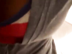 Парень снимает на камеру, как непальская девушка сосёт его член