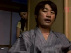 Японская девчонка Asami Nanase занимается сексом с любовником