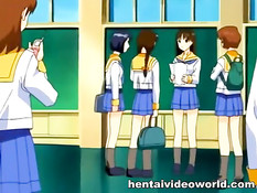 Неопытная хентай девчонка делает минет под присмотром блондинки