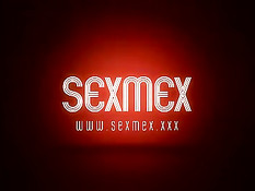 Мексиканская мама учит сексуальную дочку делать мужчинам минет