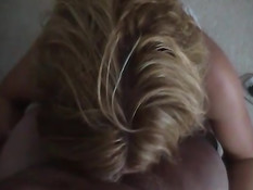 Нежная блондиночка стоя на коленях делает парню глубокий минет