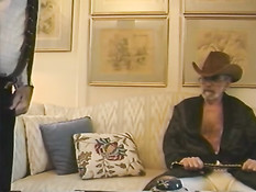 Зрелые голубые джентльмены занимаются сексом в свободное время