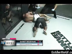 Сисястая чёрная тёлка достаётся победителю в боксёрском поединке