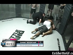 Сисястая чёрная тёлка достаётся победителю в боксёрском поединке