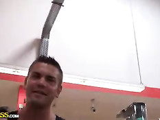 Студенты выезжают на природу, чтобы заниматься групповым сексом