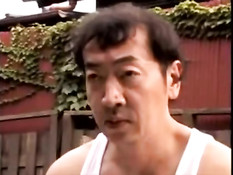 Возбуждённый азиатский мужчина отодрал раком застенчивую даму