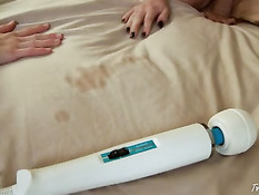 Молодые лесбиянки Georgia Jones и Capri Anderson лижут в позе 69