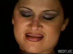 Двум зрелым лесбийским подругам нравится секс с помощью фаллоса