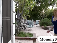 Зрелая грудастая Karen Fisher и юная Molly Bennett ебутся с парнем