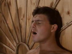 Итальянка Moana Pozzi занимается сексом с мужчинами и женщинами