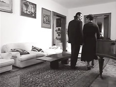 Горячая дамочка с волосатой писей Maria Martini ебётся с мужчинами